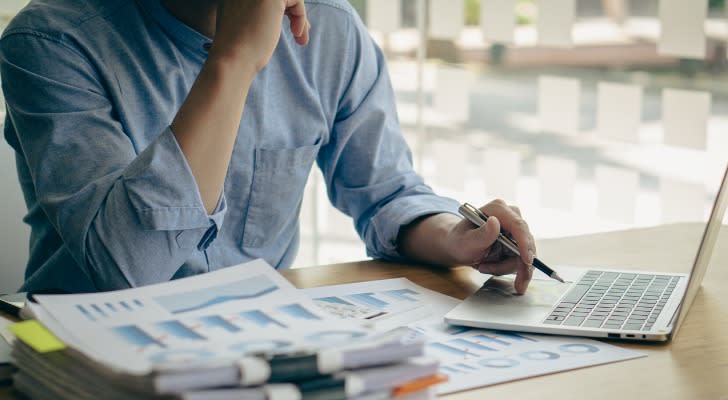 Single man calculating his capital gains taxes