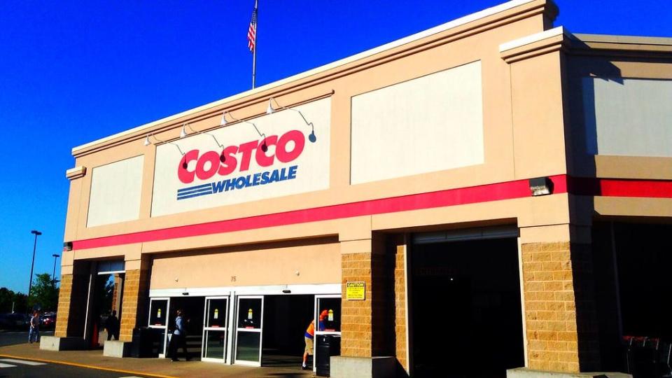 Platinum Hits Costco Shelves: Why The Retail Giant Is Selling $1,089 Bars To Its Members