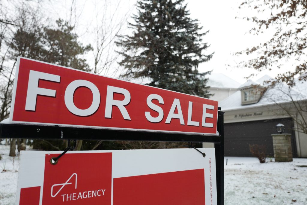 Mortgage rates start 2025 near 7%, hitting highest level since July