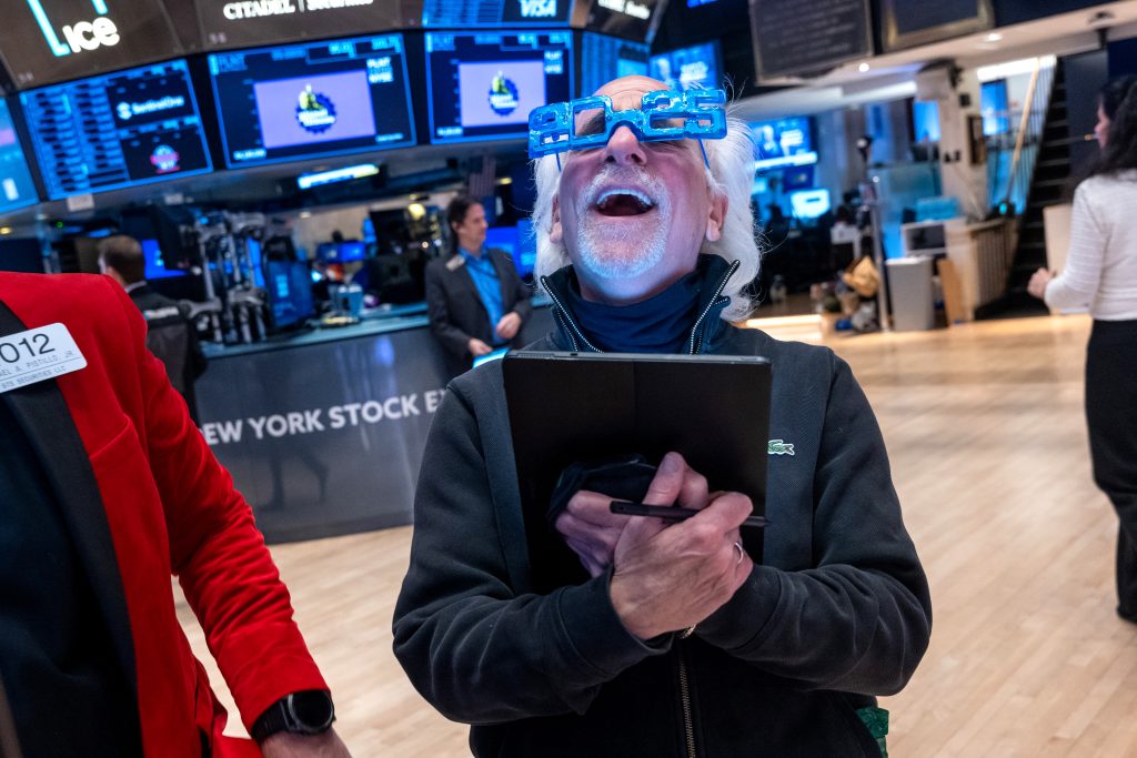 Stock market today: Dow, Nasdaq, S&P 500 waver as Wall Street eyes a new year comeback