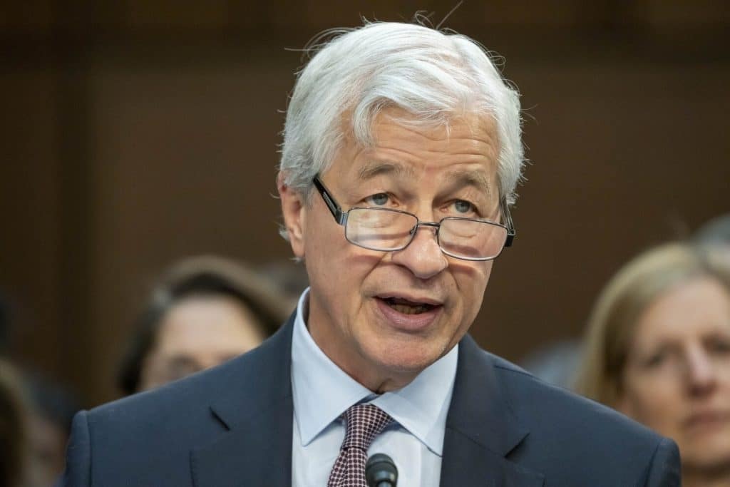 JPMorgan CEO Jamie Dimon Warns That the Economy Is Weakening — Stockburger